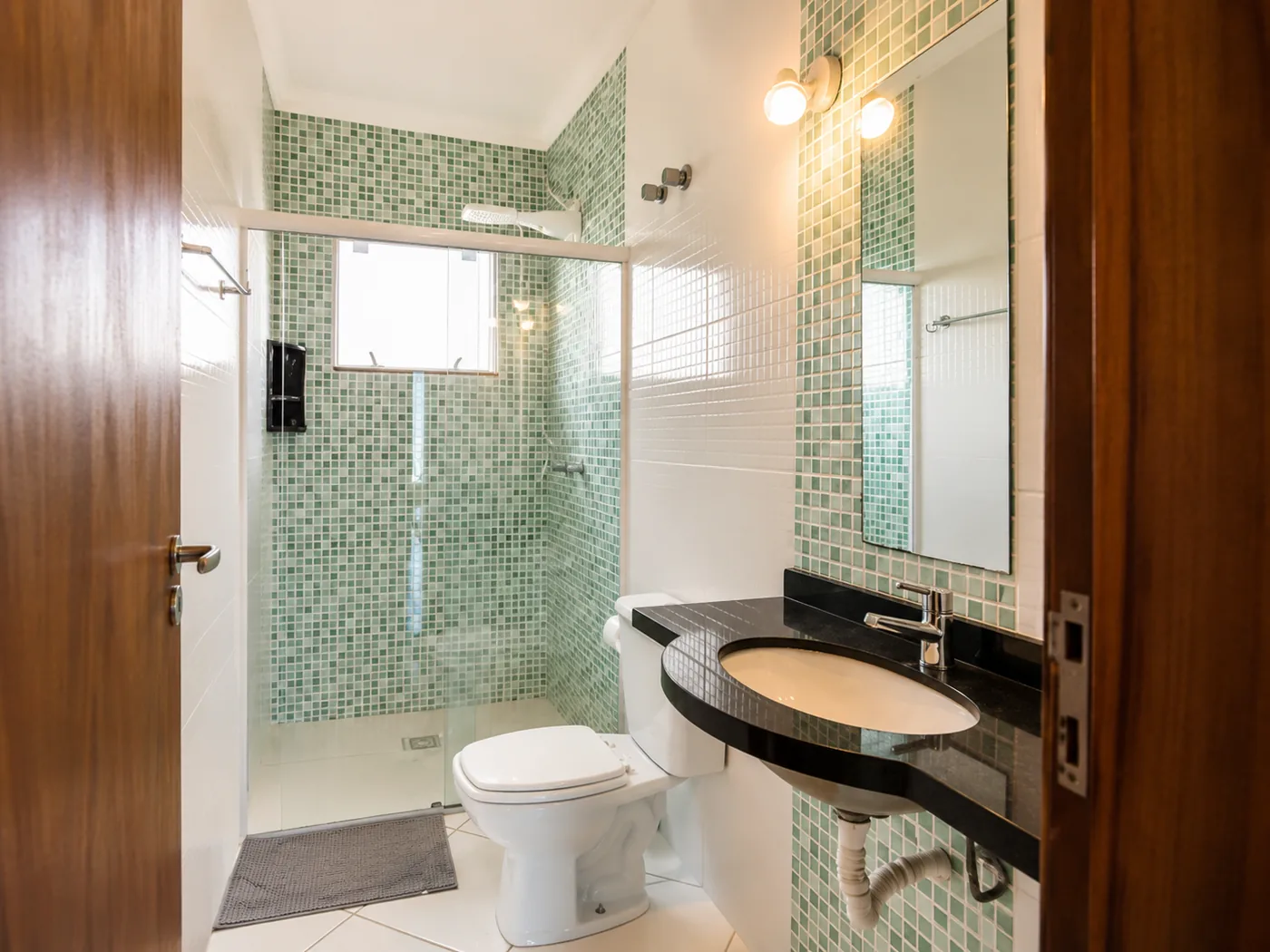 Banheiro compartilhado do piso superior